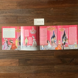 Sách ngoại văn Who's Afraid of the Big Bad Book?, Used, kèm trang gấp bên trong 419955