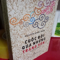 cuộc đời qua những trang văn lý luận và phê bình