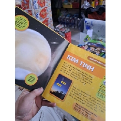 Cuốn Sách Lớn Đầu Tiên Của Tớ - Vũ Trụ - Catherine D Hughes - 2016 mới 90% - KHOA HỌC ĐỜI SỐNG - HCM3012 924881