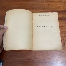 II Sách xưa: Thơ _ Giữa Hai Mùa Thu - Hoàng Trọng Dũng - 1987 493000