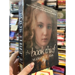 THE BOOK THIEF (A NOVEL) - MARKUS ZUSAK 120823