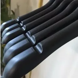 Combo 20 móc nhựa nữ vai to, mắc treo quần áo, đầu móc xoay 360 độ 589595