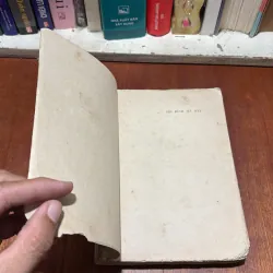 [Sách 7x] - II Tiểu Thuyết Của Phan Tứ: Gia Đình Má Bảy - 1975 797180