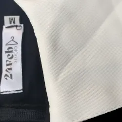 Váy đen dáng suông, cổ trắng thanh lịch  973139