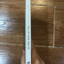 Tiếng cười trong bóng tối (6) 733098