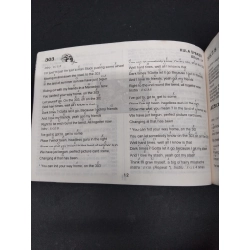 New most favourite English song book 1998 3 mới 80% bẩn bìa, ố vàng, tróc gáy, tróc bìa 1998 HCM2110 Nguyễn Văn Phước, Vũ Tài Hoa NGOẠI VĂN Oreka-Blogmeo 305885