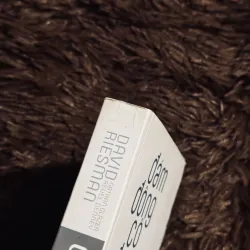 Đám đông cô đơn 758033