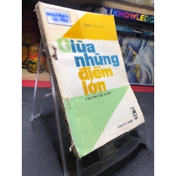 Giữa Những Điểm Lớn mới 60% ố vàng nặng, rách bìa nhẹ 1987 Nhiều Tác Giả HPB0906 SÁCH VĂN HỌC