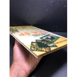 Nghệ thuật trang trí bằng hoa ép (bìa cứng) năm 1999 mới 80% ố HCM.TDTD1212 923456