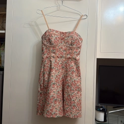 Váy 2 dây cúp ngực có lót. Size M
