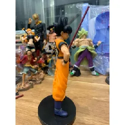 Mô hình SonGoku cầm gậy màu đỏ - không hộp 714389