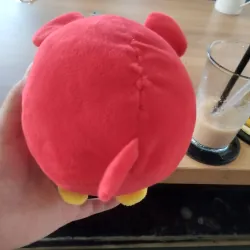 một con thú nhồi bông hình chuột màu đỏ. Hàng 2hand 996598