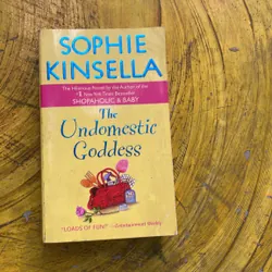 THE UNDOMESTIC GODDESS- SOPHIE KÍNELLA