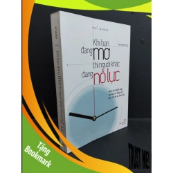 (TẶNG BOOKMARK) Khi bạn đang mơ thì người khác đang nỗ lực mới 90% ố bẩn nhẹ 2019 RBK0612 Vĩ Nhân TÂM LÝ