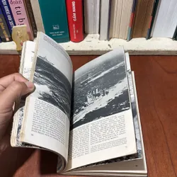 II English Books: Aircraft Carrier The Majestic Weapon - Donald Macintyre 727038