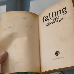[MIỄN PHÍ BỌC SÁCH] Falling - Emma Kavanagh 1033595