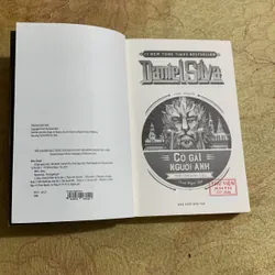 COMBO DANIEL SILVA : THIÊN THẦN SA NGÃ- CÔ GÁI NGƯỜI ANH- CHÂN DUNG MỘT GIÁN ĐIỆP 740139