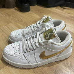 Bán giày nike rep 1:1 , mua nhầm size bị kích, đi đc đúng 2 lần, giá mua mới 1tr350 