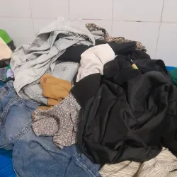 Chăn màn, quần áo hỗn hợp nhiều màu sắc chất liệu vải cotton, polyester