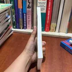 II Sách: Phụ Nữ Và Những Mùa Covid - Phạm Thị Phương Thảo - 2022 786232