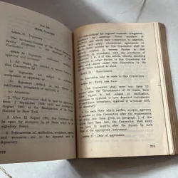 Các nhà doanh nghiệp cần biết về xuất nhập khẩu (2 cuốn) 739391