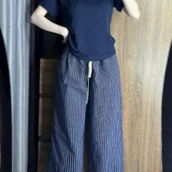 Bộ nữ gồm áo thun và quần suông 