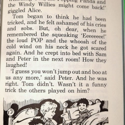 Tuyển tập ngoại văn thiếu nhi Enid Blyton - A hole in her pocket and other stories 502906