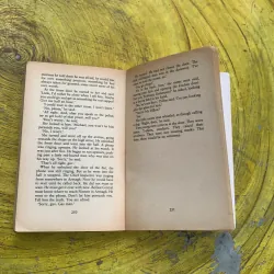 LIES OF SILENCE-  BRIAN MOORE 762240