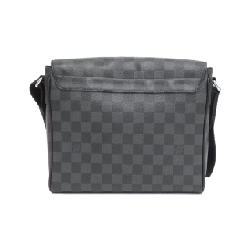 Túi đeo vai Louis Vuitton Damier Graphite District PM N41028 613271