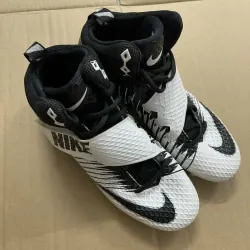 Giày thể thao hiệu NIKE có móng 934819