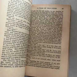 A Tale of Two Cities - Charles Dickens 577584