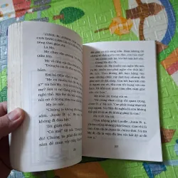 Junie B. Jones Có Con Quái Vật Dưới Gầm Giường 927033