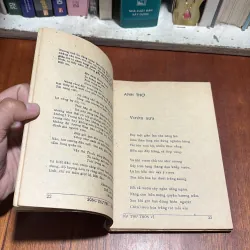II Tựa sách: Bài Thơ Thôn Vĩ _ Thơ Viết Về Huế Trước 1945 - Nhiều tác giả nổi tiếng - 1987 433359