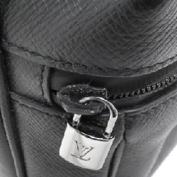 Túi đeo chéo Louis Vuitton Taiga M31003 612450