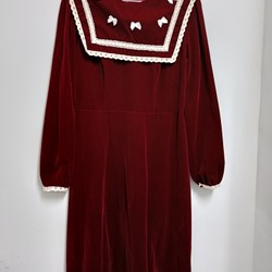Đầm nhung Zara màu đỏ đô