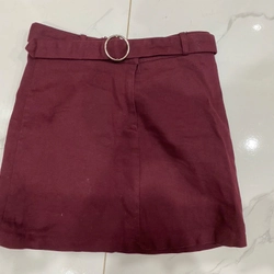 Chân váy bé gái màu đỏ đô