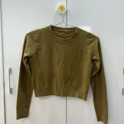 Áo len nữ dáng croptop