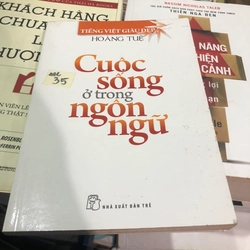 Cuộc sống ở trong ngôn ngữ - Hoàng Tuệ