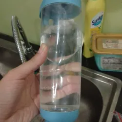 Bình uống nước treo chồng chó có đầu liếm