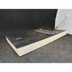 Ánh sáng trong bóng tối Mới 90% SBM1502 910804