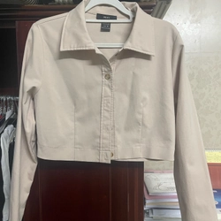 Áo croptop cổ vest màu be