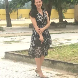 Áo đầm đen chấm hoa 