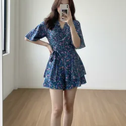 Jumsuit hoa nhí giấu bụng tốt size M mới cứng