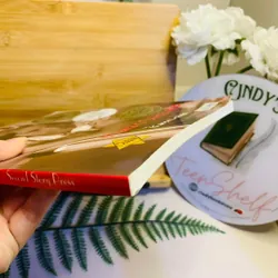  [Sách tiếng Anh 2hand] Like new 90% - Hana’s Suitcase – Karen Levine 564578