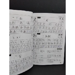 Tự học viết tiếng Nhật căn bản Hiragana mới 70% bẩn bìa, ố nhẹ, có chữ viết nhiều 2014 HCM2811 Lê Khánh Vy HỌC NGOẠI NGỮ 918087