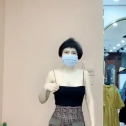 Đầm công sở họa tiết logo Fendi phối túi nhỏ vàng 1024420