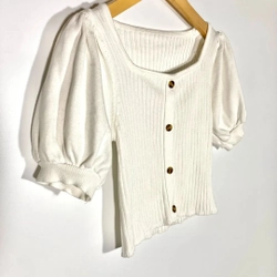 Áo Mongtoghi Hàn Brand UZ Form Croptop , tay bồng Size S M
 448590