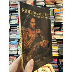 ROMEO AND JULIET - William Shakespeare 274983