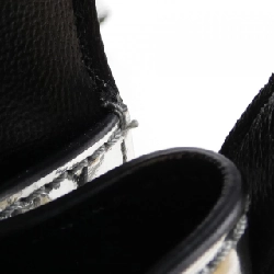 Túi đeo vai Valentino Garavani - Hàng hiệu Authentic 768825