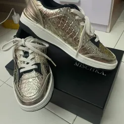 Giày thể thao nữ da bóng vàng cá tính phong cách trẻ trung 907806